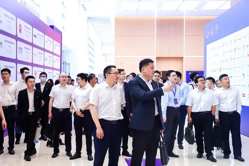 楊市長(zhǎng)、方書(shū)記親臨亨通展位 | 2021首屆蘇州超級(jí)產(chǎn)地節(jié)(圖5)